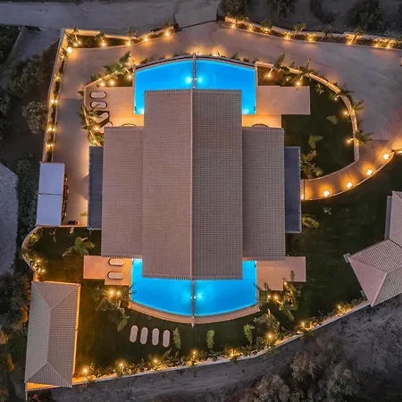 Costas Luxury - Costa's *