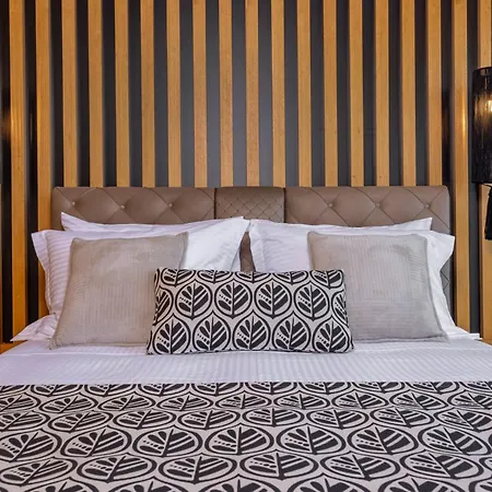 Costas Luxury - Costa's *