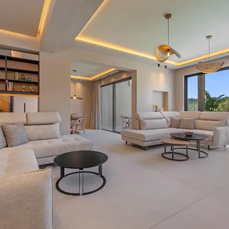 Costas Luxury - Costa's Villa *