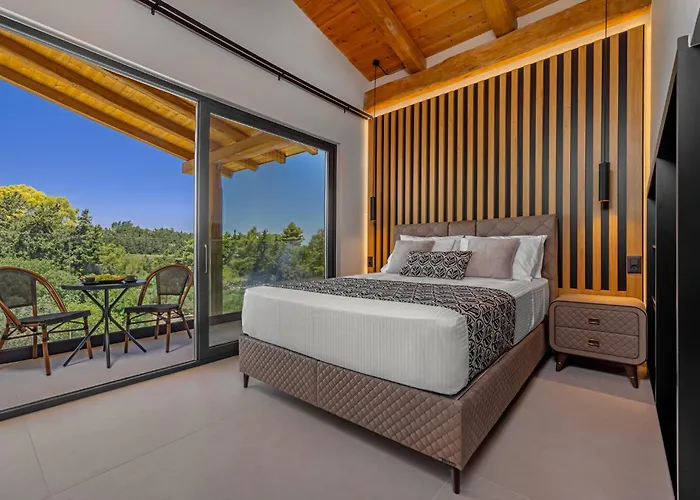 Costas Luxury - Costa's *