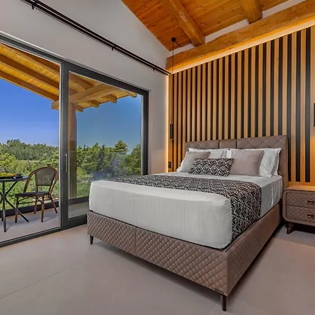 Costas Luxury - Costa's *