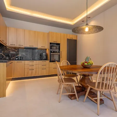 Costas Luxury - Costa's Villa *