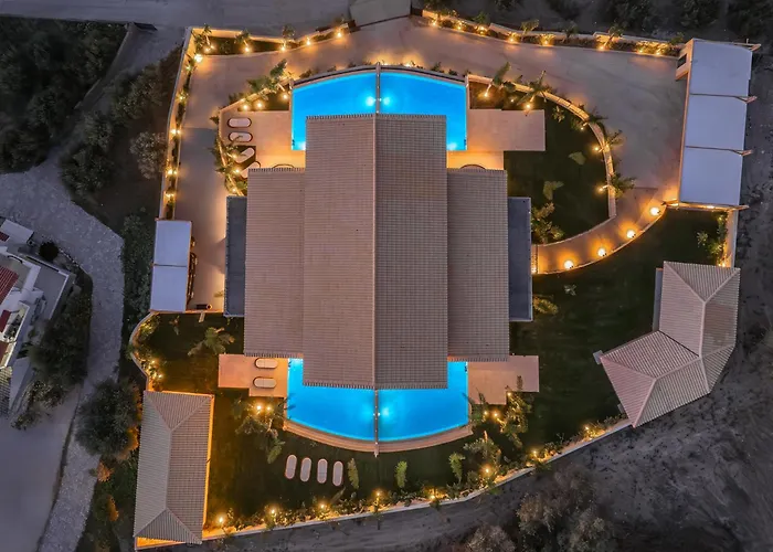 Costas Luxury - Costa's *