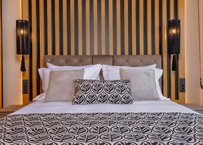 Costas Luxury - Costa's *